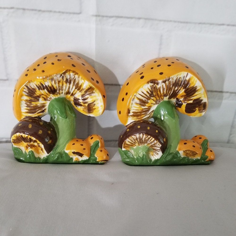 Vintage 1975 mushroom decor